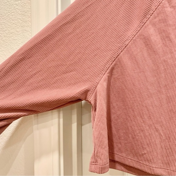 Victoria’s Secret Dusty Rose Pink Ribbed Cropped Long Dolman Sleeves Top - Picture 5 of 7